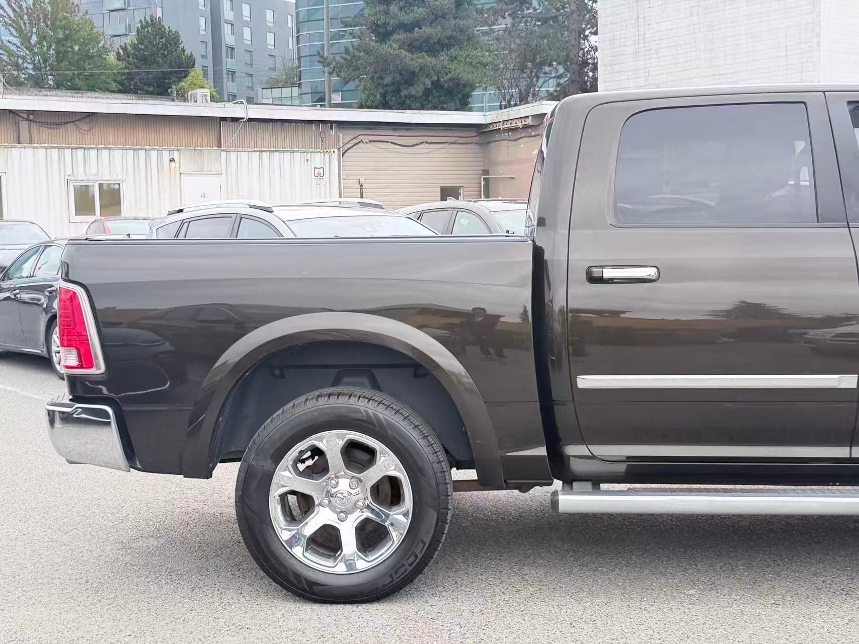 2014 Ram 1500 4WD Crew Cab 140.5" Laramie/ CLEAN TITLE/ VENTILATED SEATS thumbnail 25