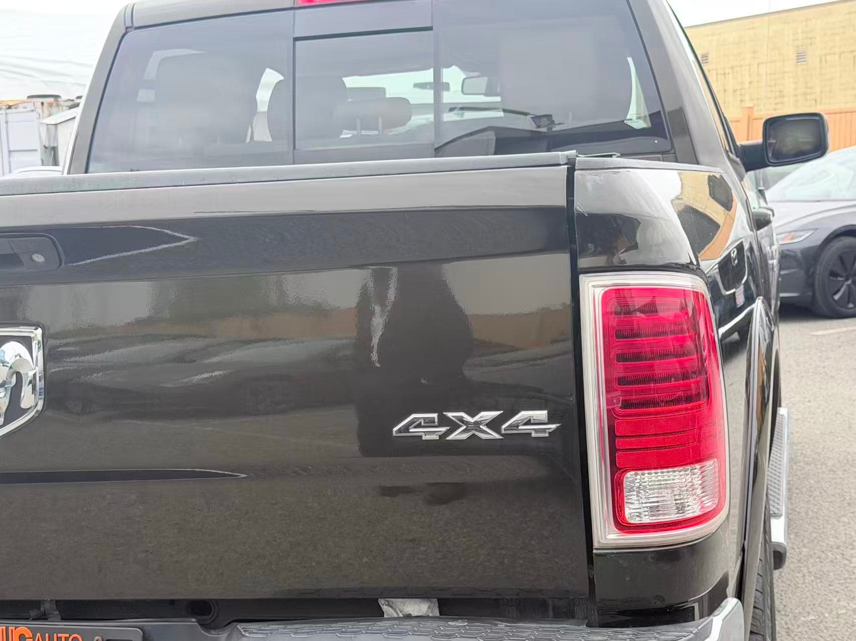 2014 Ram 1500 4WD Crew Cab 140.5" Laramie/ CLEAN TITLE/ VENTILATED SEATS thumbnail 30