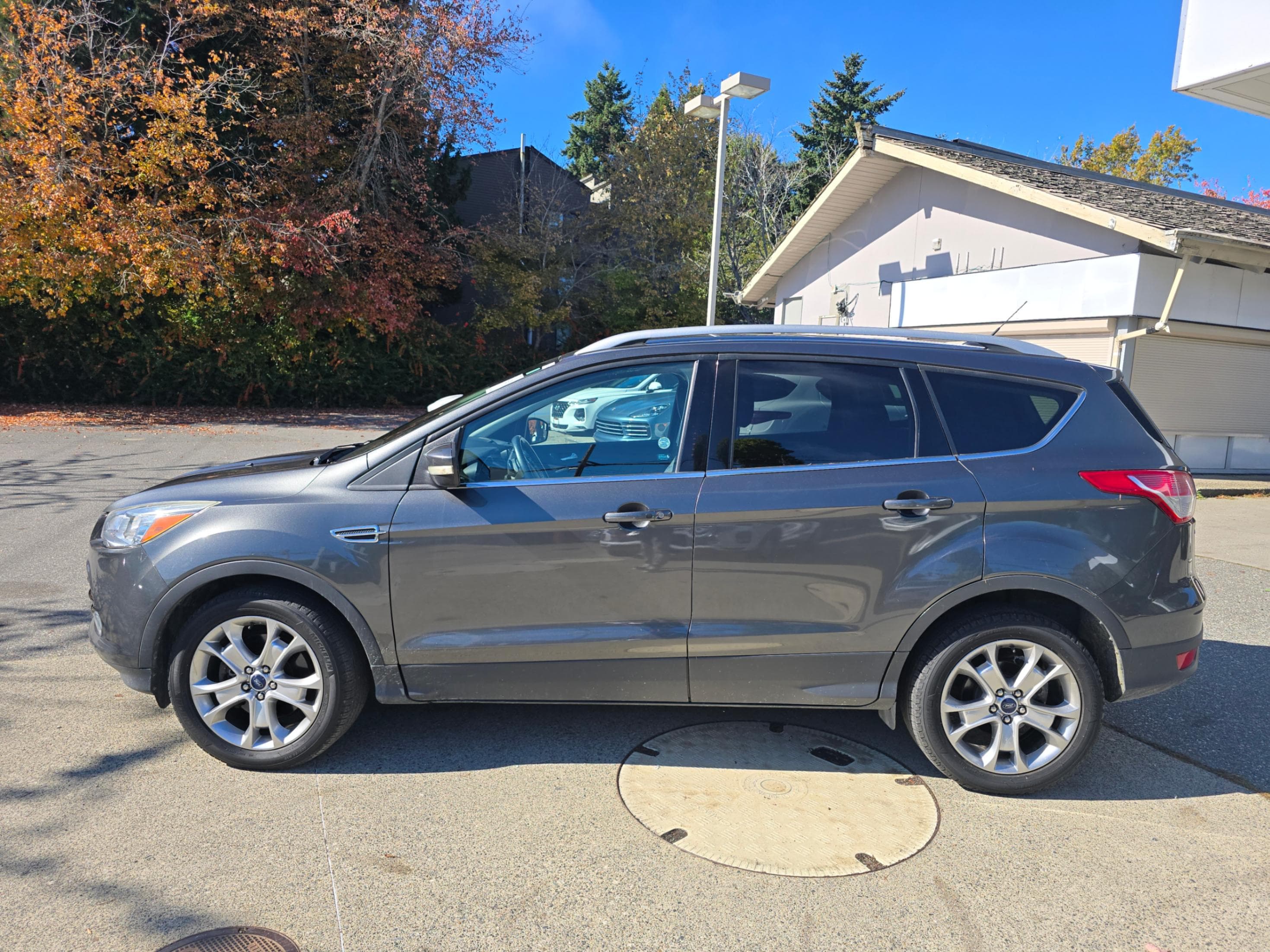 2015 Ford Escape 4WD 4dr Titanium No Accident thumbnail 3