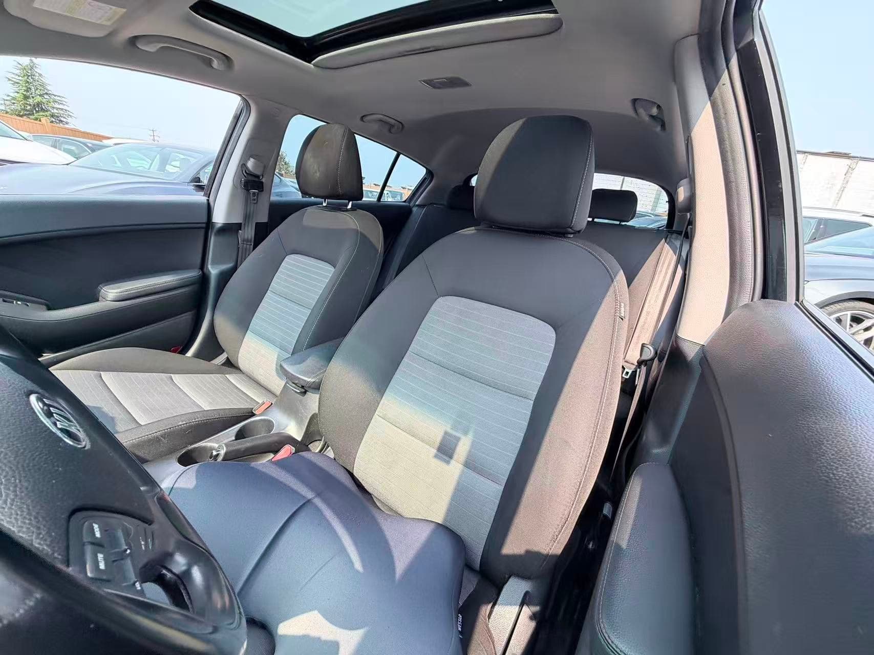 2015 Kia Forte 5-Door Auto LX+ thumbnail 18