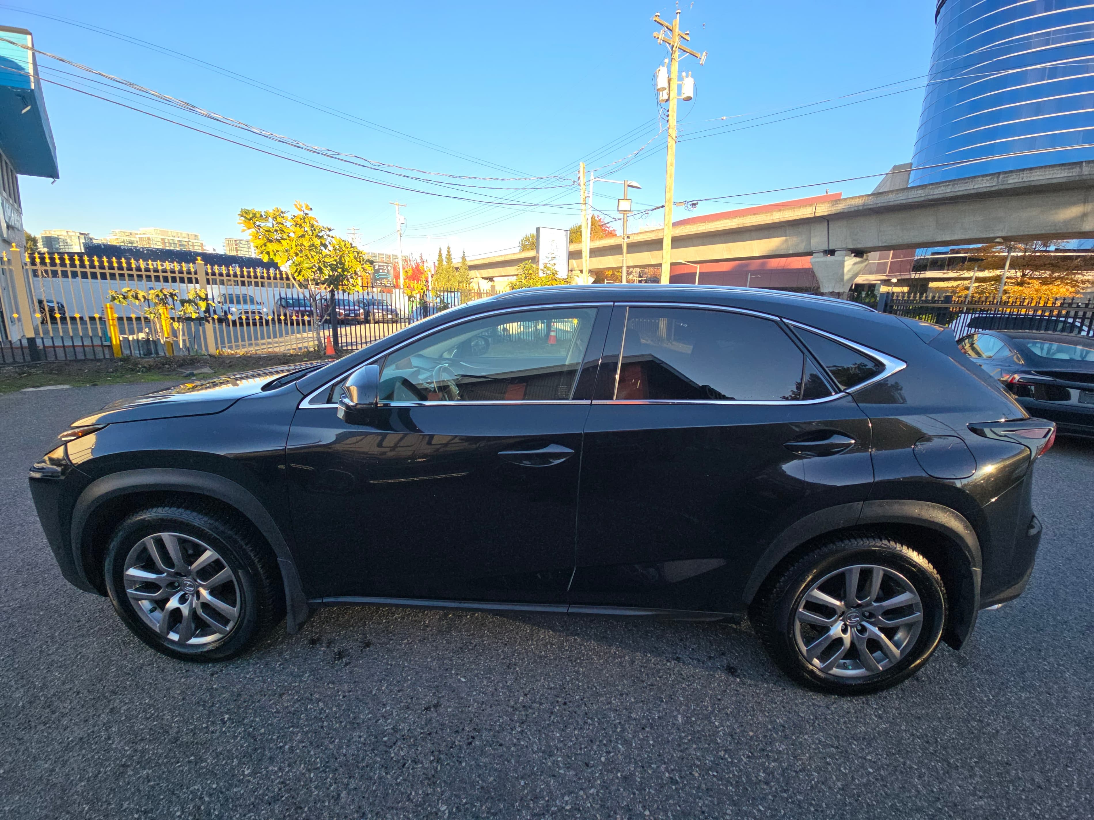 2016 Lexus NX 200t AWD/ LUXURY/ NAVIGATION SYSTEM/ VENTILAED SEATS thumbnail 3