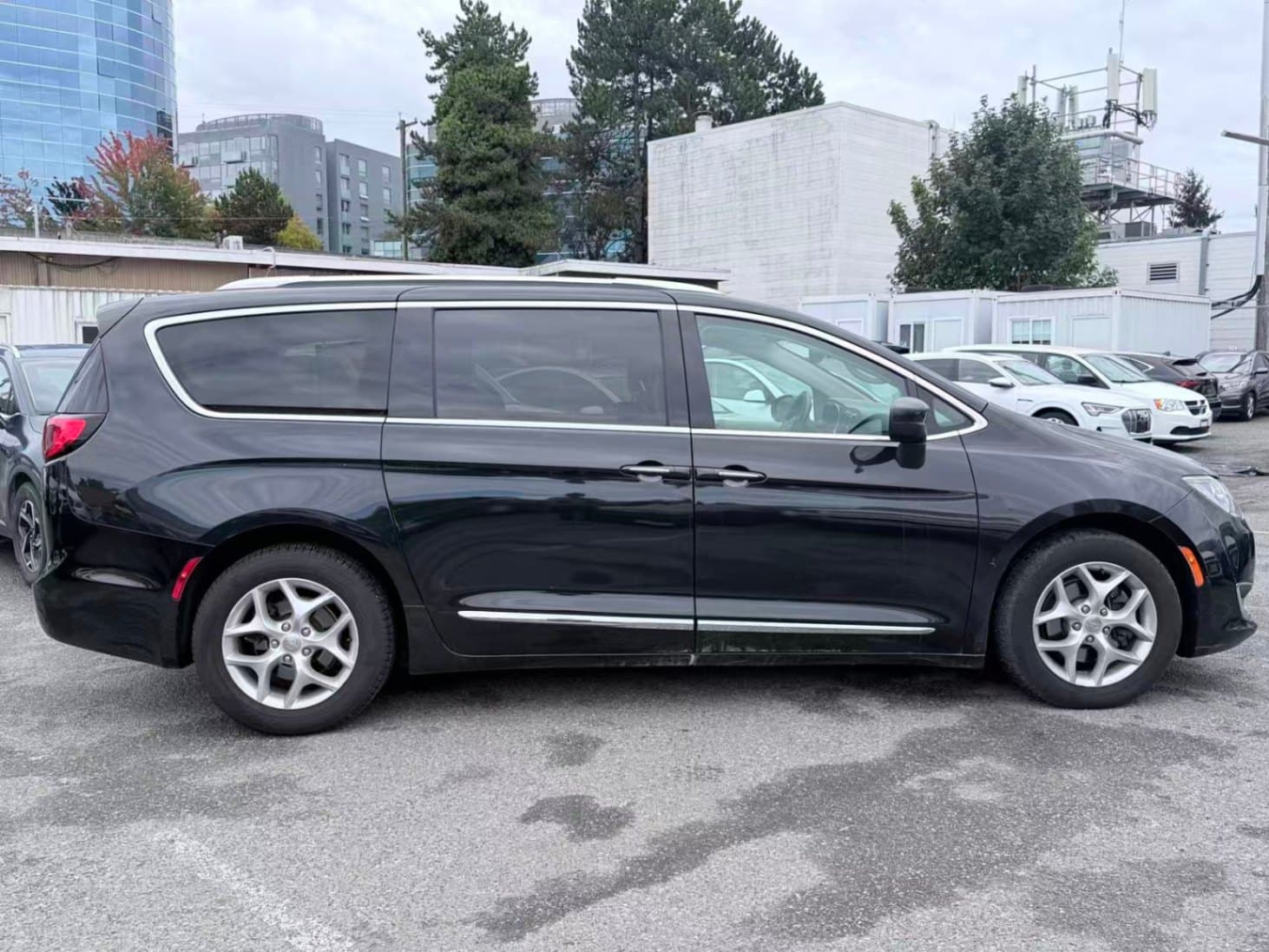 2017 Chrysler Pacifica Touring-L Plus/ CLEAN TITLE/ BC LOCAL thumbnail 4