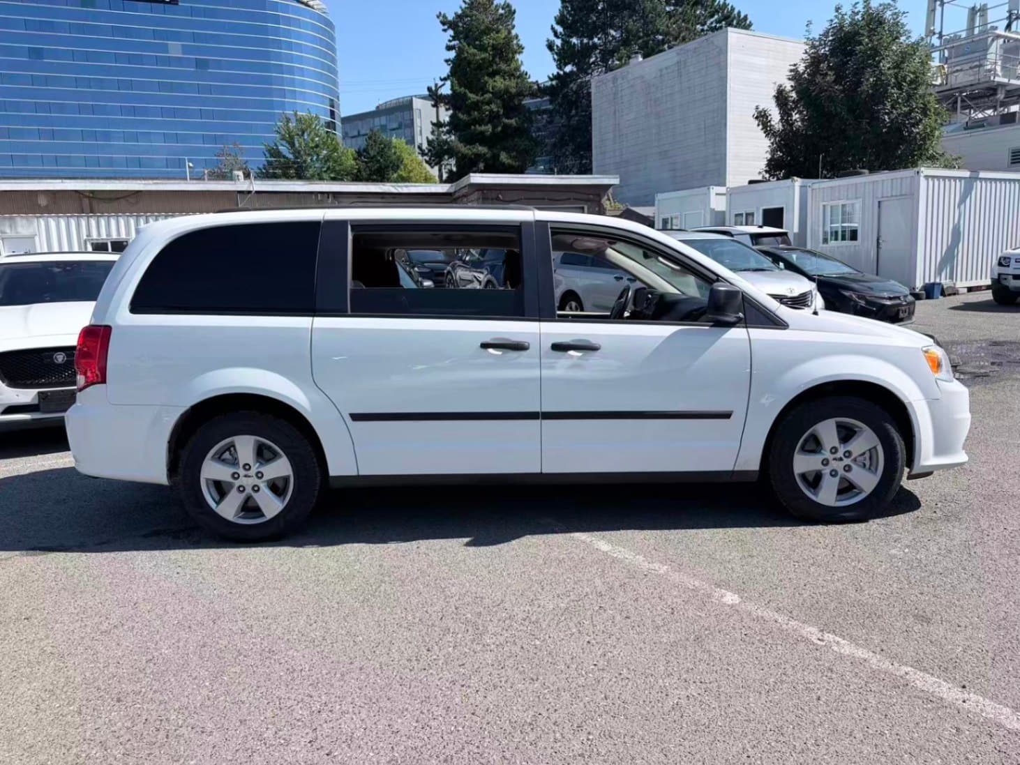 2017 Dodge Grand Caravan Canada Value Package/ NO ACCIDENT/ LOW MILEAGE thumbnail 4