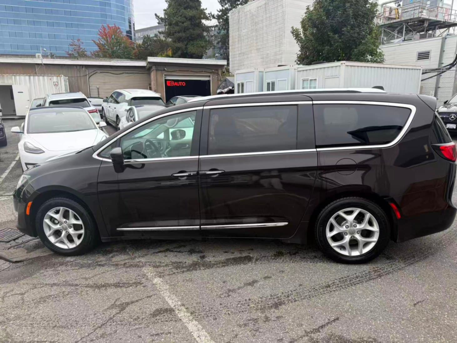 2018 Chrysler Pacifica Touring-L Plus 2WD No Accident, BC Local thumbnail 9