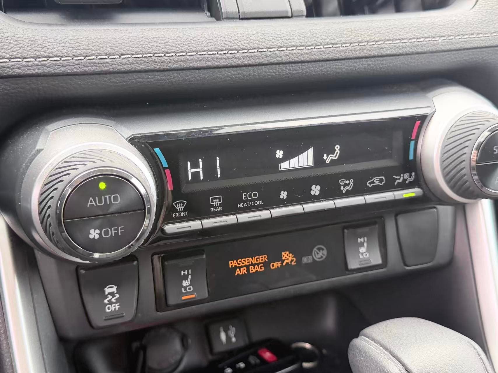 2019 Toyota RAV4 AWD Hybrid XLE/ NO ACCIDENT/ ONE OWNER thumbnail 13
