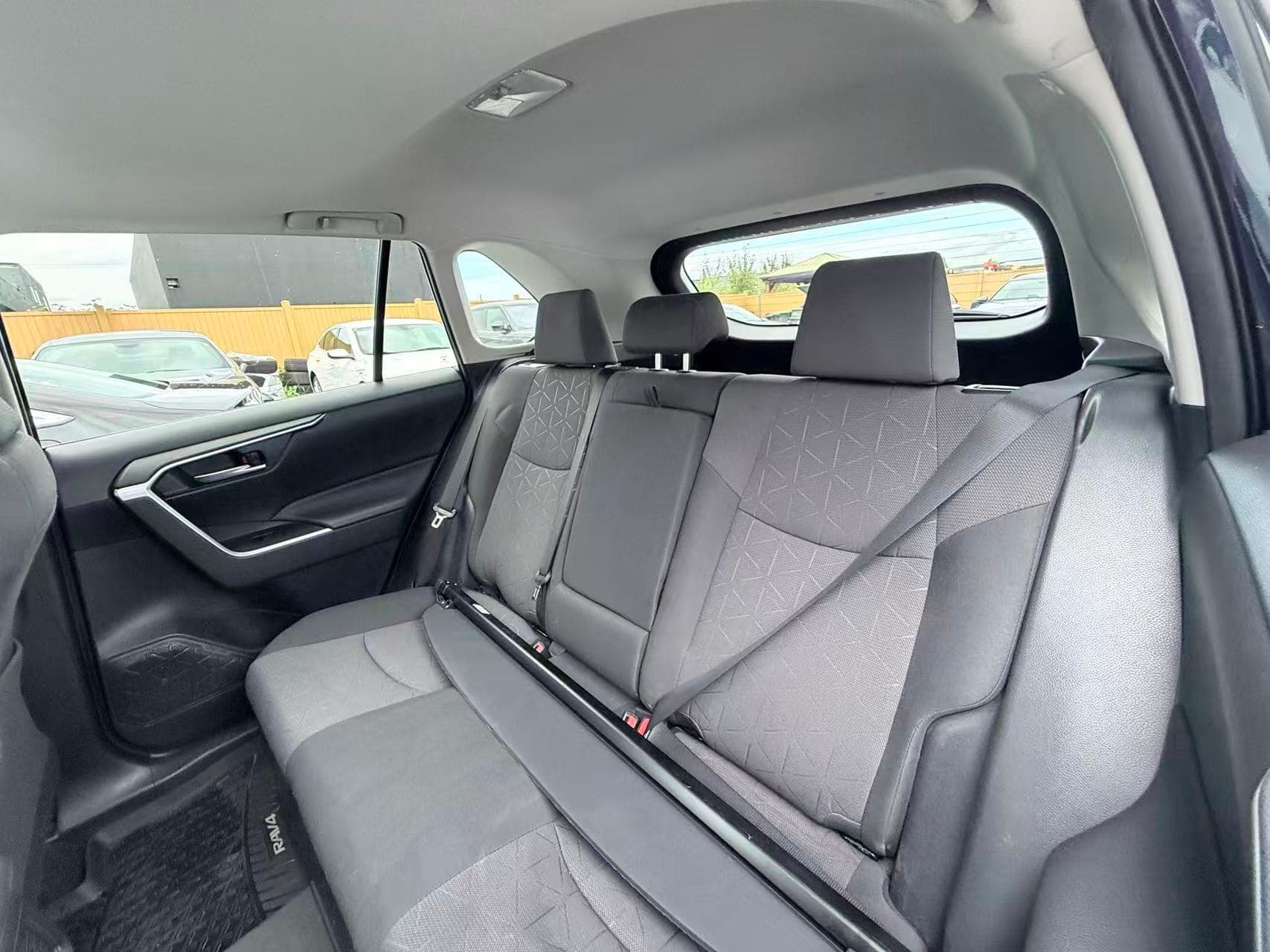 2019 Toyota RAV4 AWD Hybrid XLE/ NO ACCIDENT/ ONE OWNER thumbnail 19