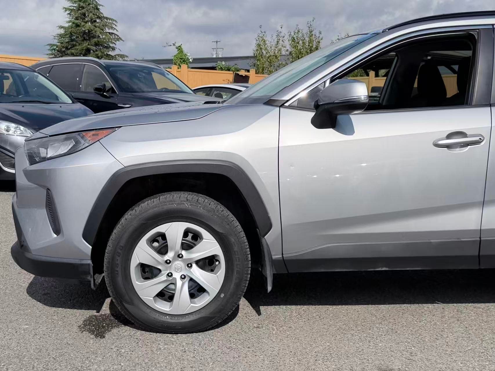 2020 Toyota RAV4 LE/ NO ACCIDENT/ HEATED SEATS thumbnail 30
