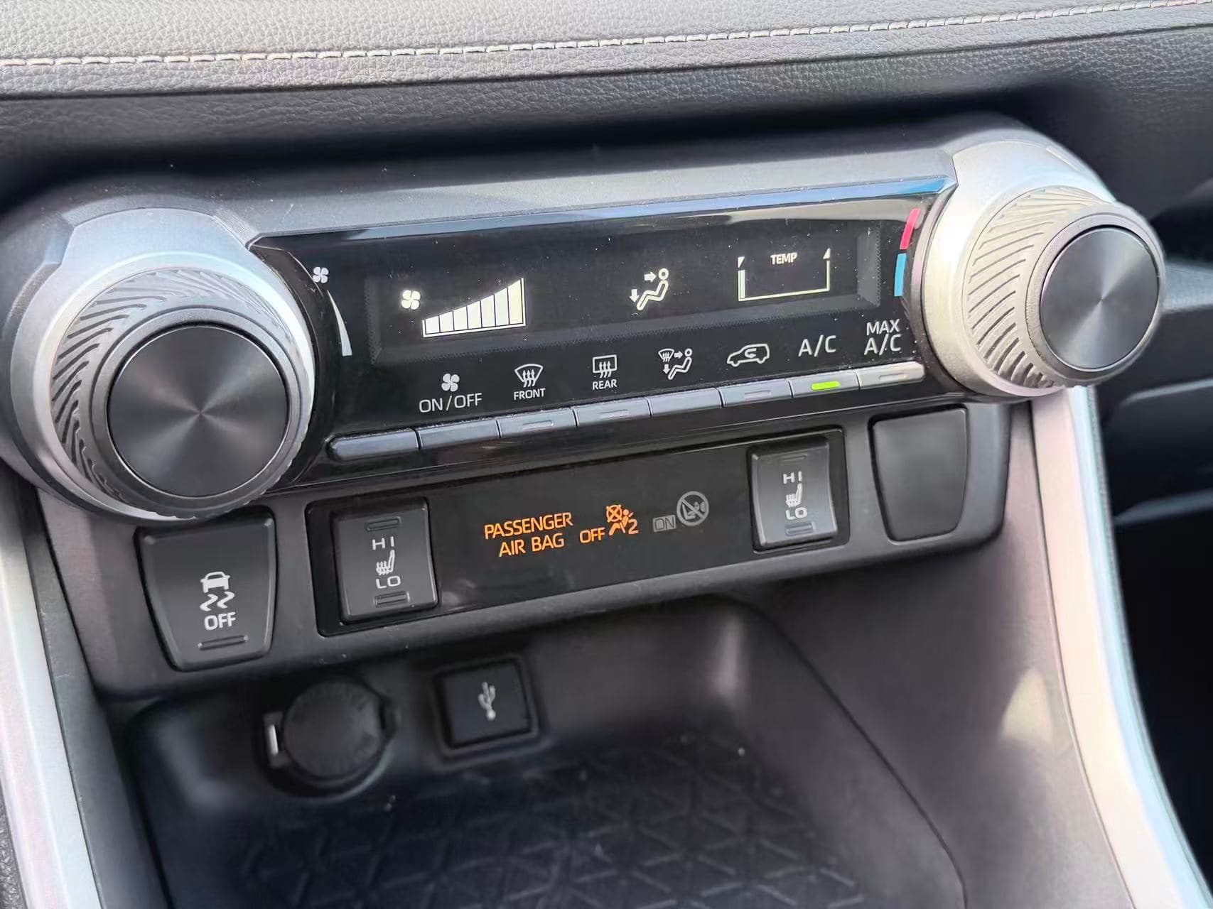 2020 Toyota RAV4 LE/ NO ACCIDENT/ HEATED SEATS thumbnail 13