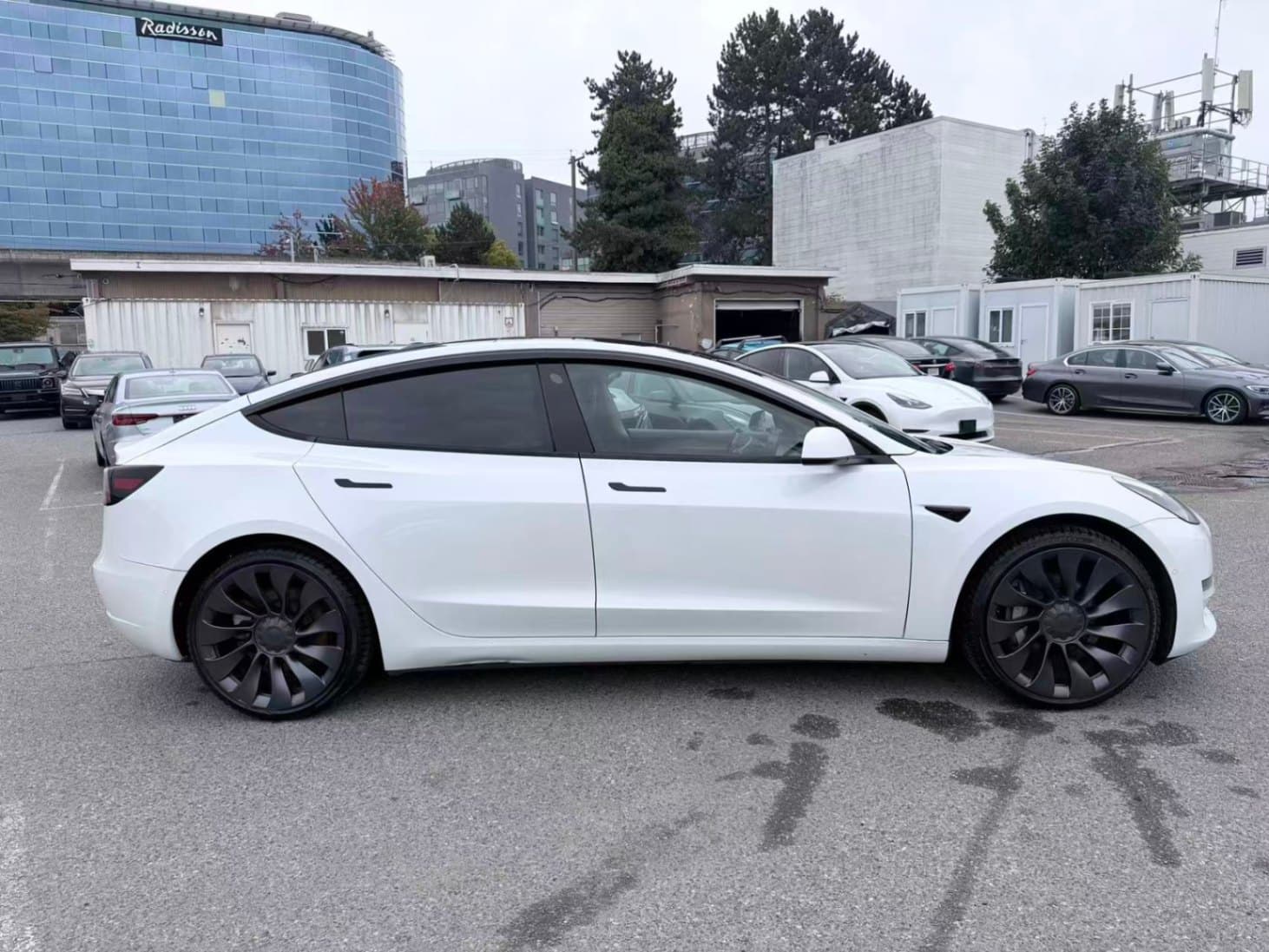 2021 Tesla Model 3 Standard Range Plus RWD/ CLEAN TITLE/ PERFORMANCE WHEEL/ YOKE STEERING WHEEL thumbnail 4