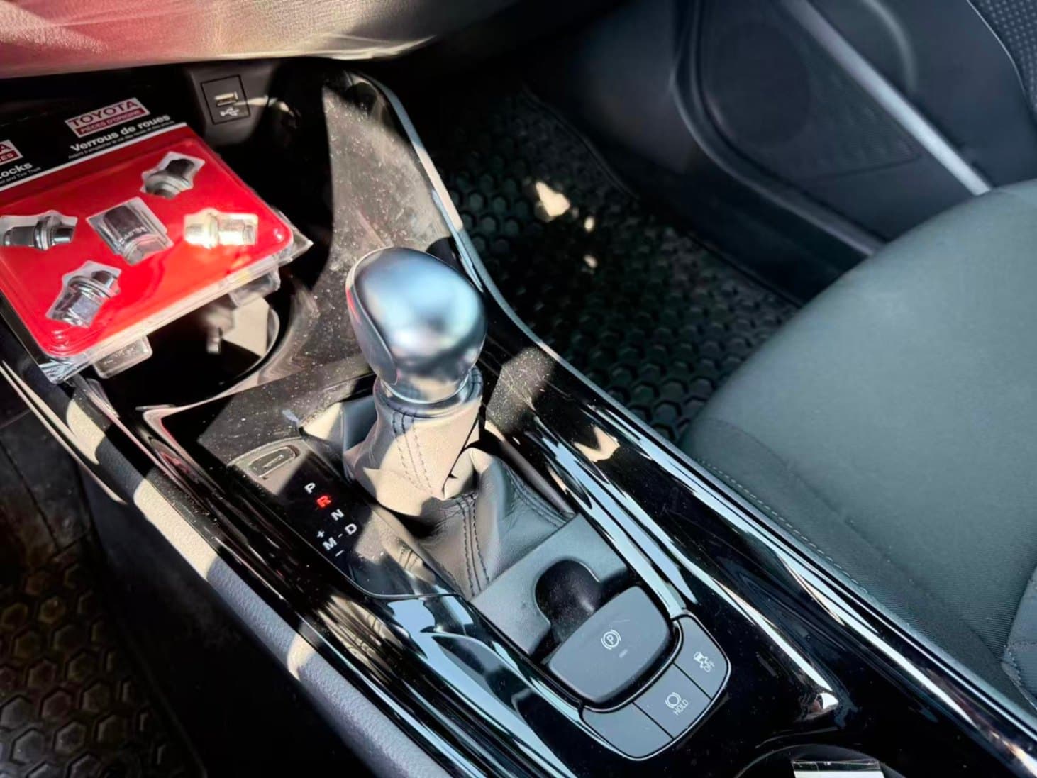 2021 Toyota C-HR LE/ CLEAN TITLE/ BC LOCAL/ ONE OWNER thumbnail 15