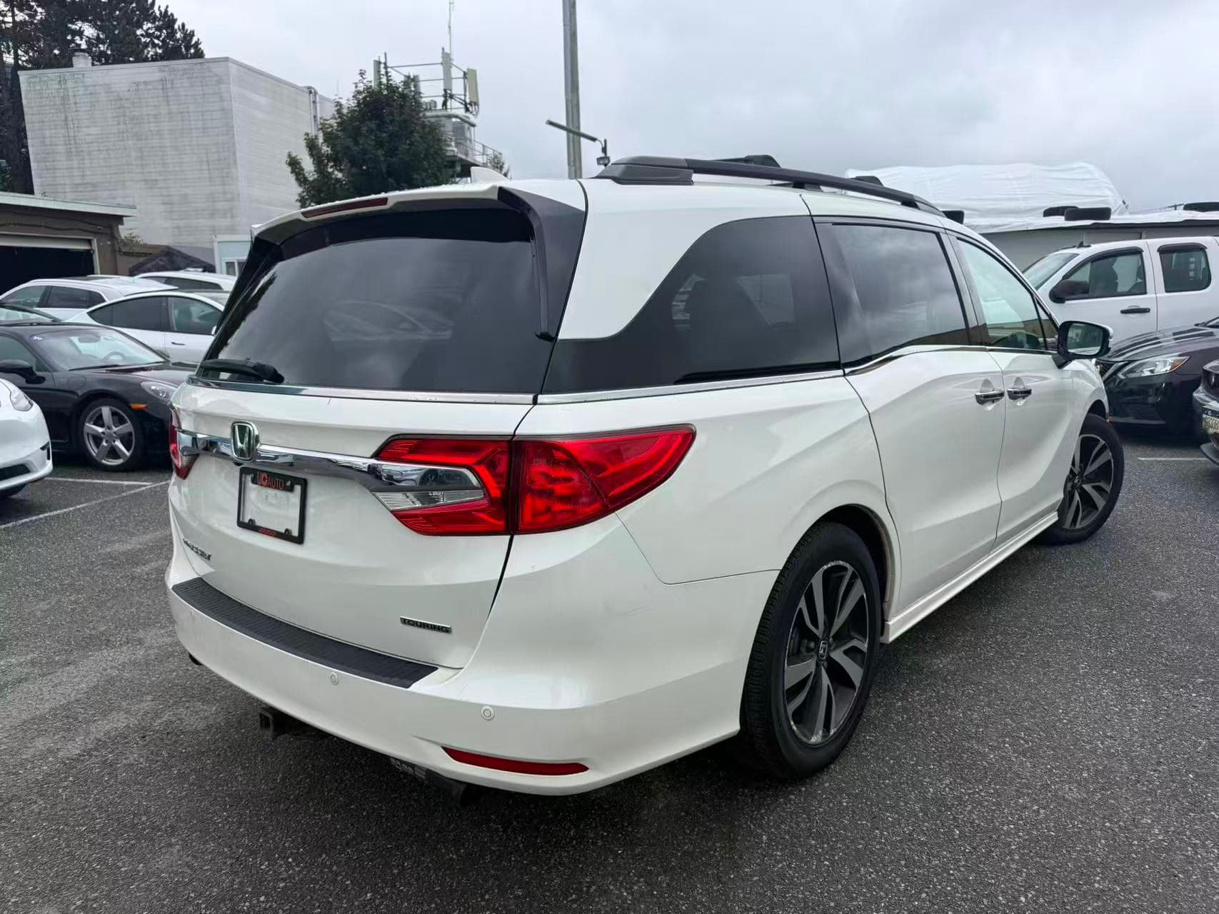 2018 Honda Odyssey Touring Auto thumbnail 6