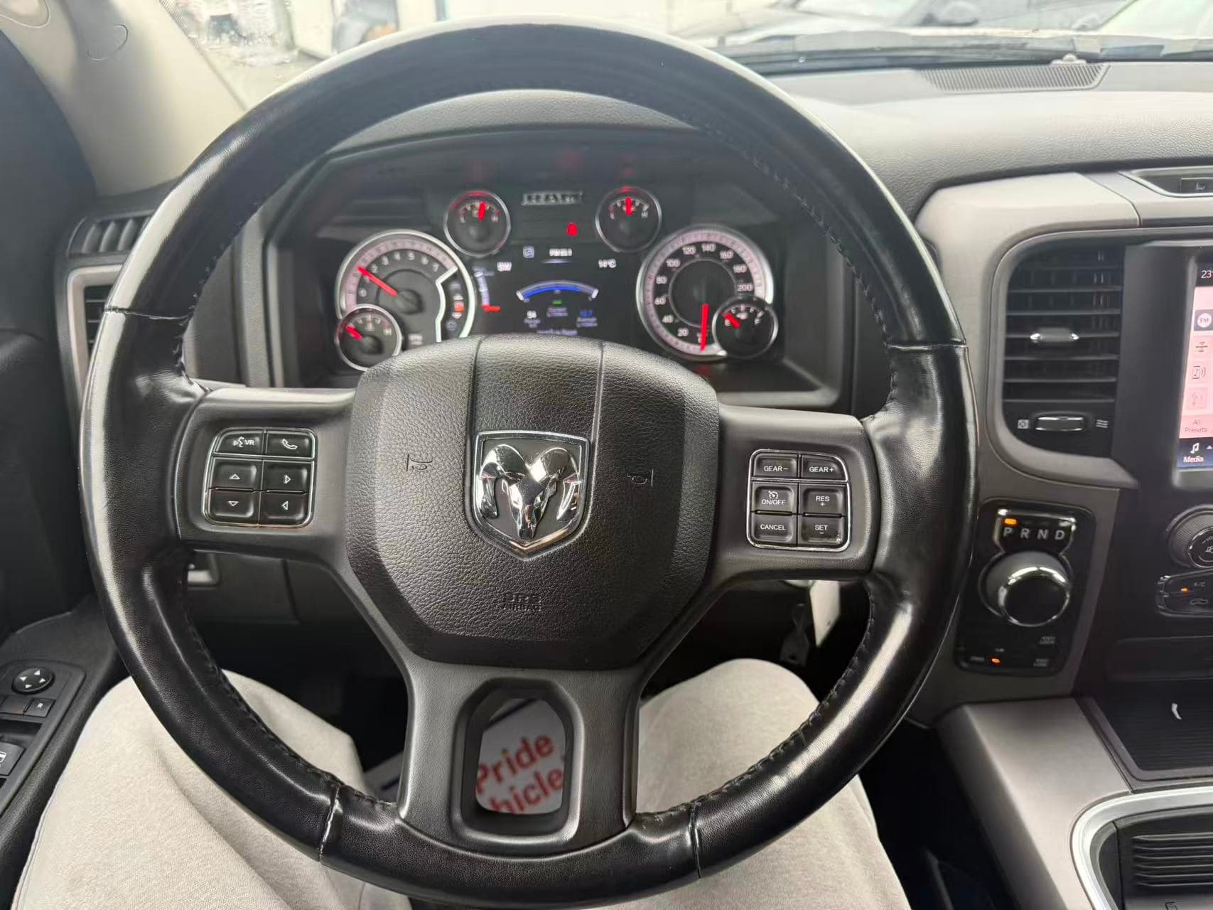 2022 Ram 1500 Classic Express 4x4 Crew Cab 5'7" Box No Accidents/BC Local thumbnail 16