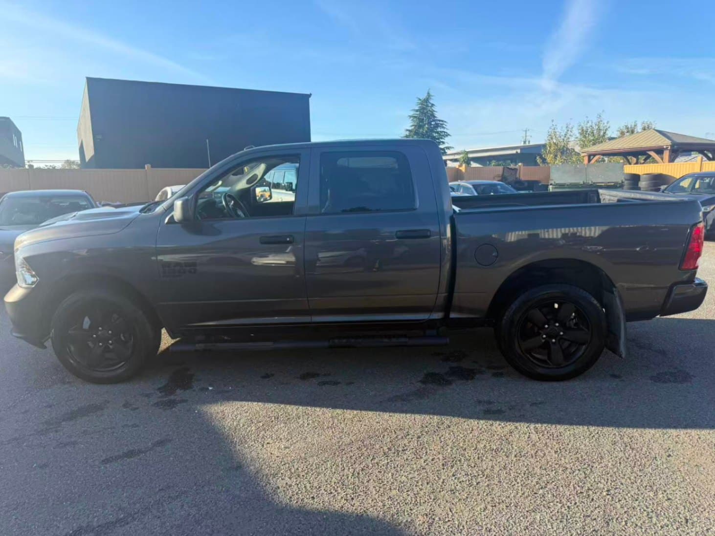 2022 Ram 1500 Classic Express 4x4 Crew Cab 5'7" Box No Accidents/BC Local thumbnail 9