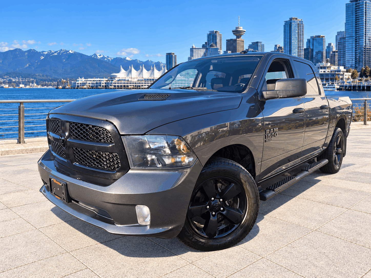 2022 Ram 1500 Classic Express 4x4 Crew Cab 5'7" Box No Accidents/BC Local