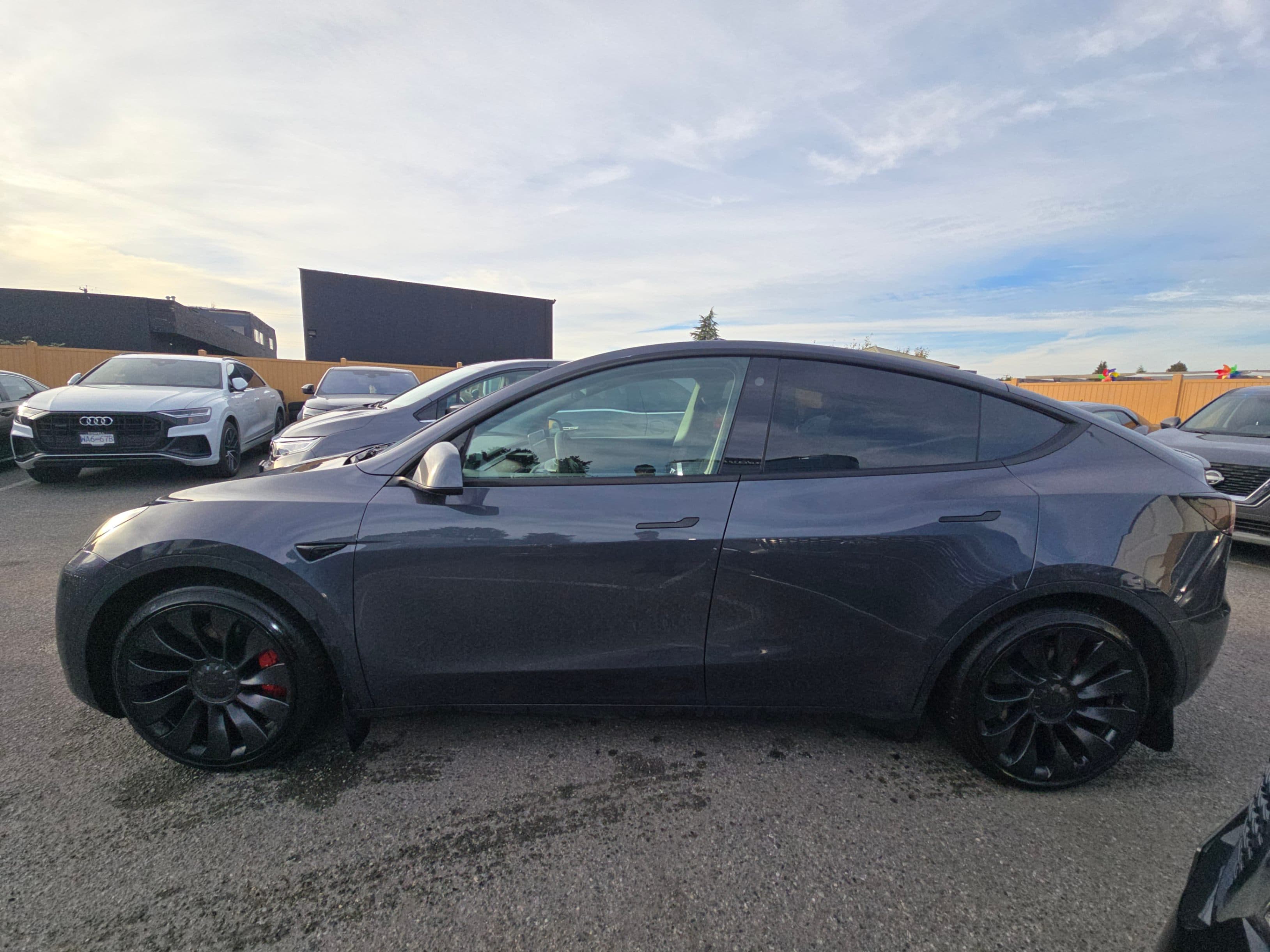 2022 Tesla Model Y Performance AWD thumbnail 3