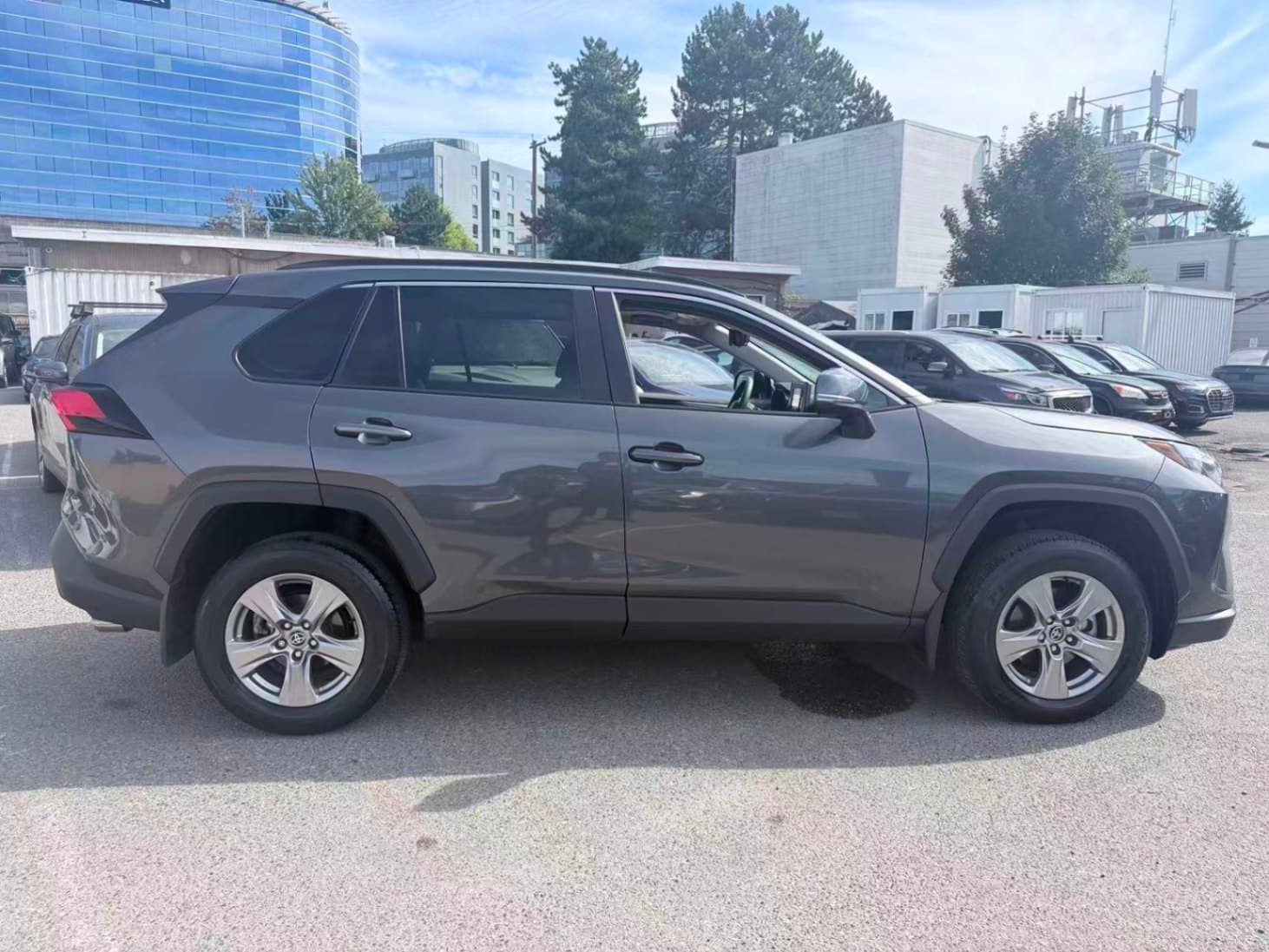2022 Toyota RAV4 XLE AWD/ CLEAN TITLE/ BC LOCAL thumbnail 4