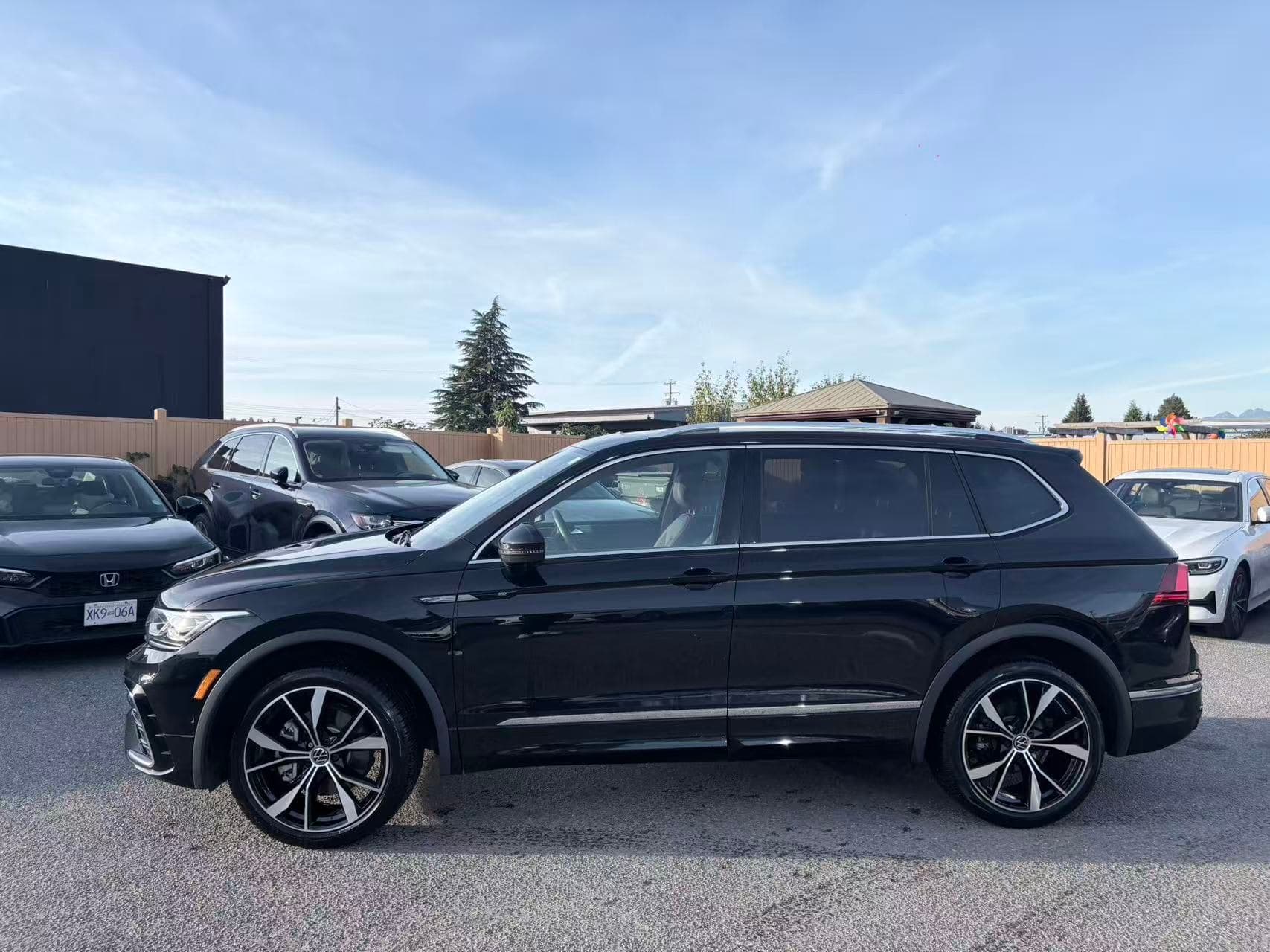 2022 Volkswagen Tiguan Highline R-Line 4MOTION NO ACCIDENTS/BC LOCAL/ONE OWNER thumbnail 3