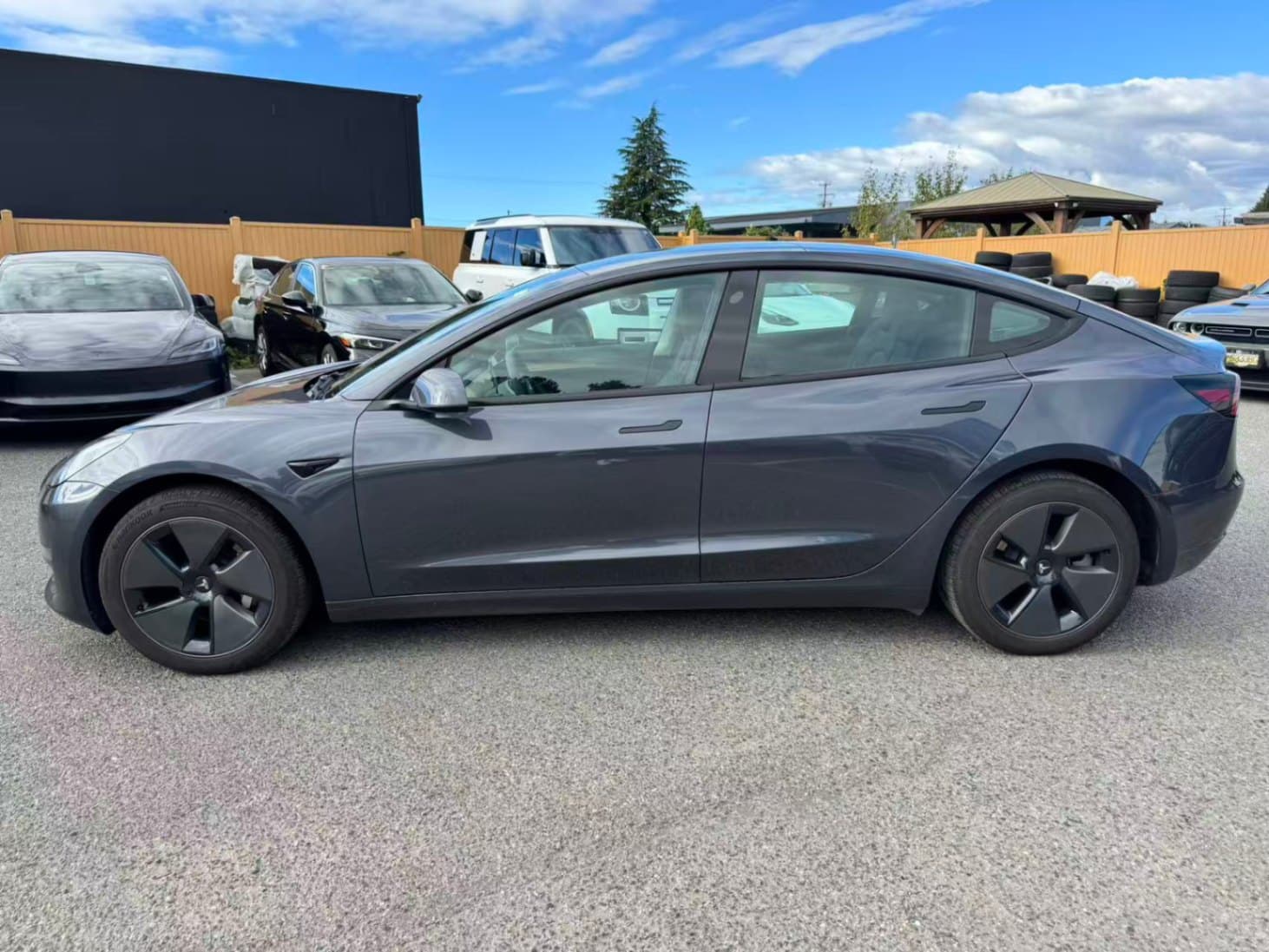 2023 Tesla Model 3 RWD NO ACCIDENTS,BC LOCAL,ONE OWNER thumbnail 3