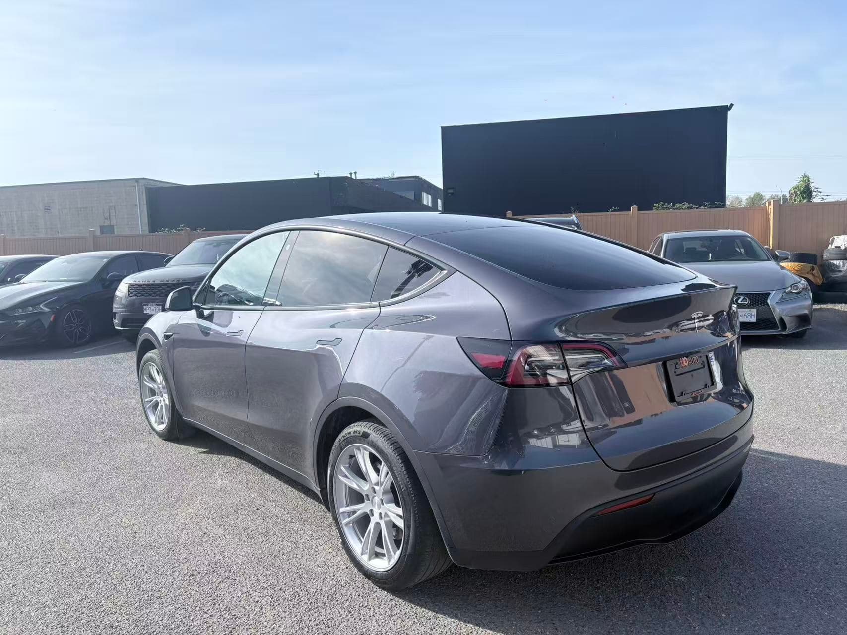 2023 Tesla Model Y RWD thumbnail 4