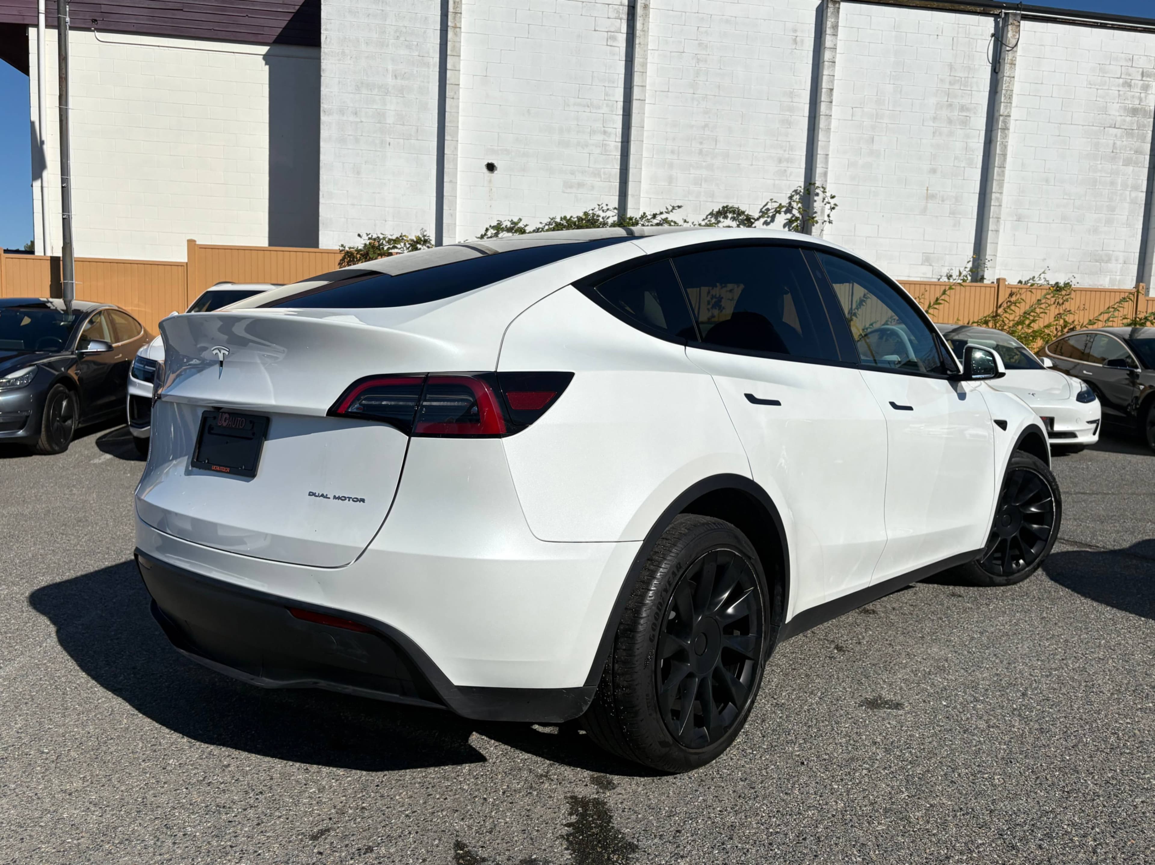 2023 Tesla Model Y Long Range AWD CLEAN TITLE/BC LOCAL CAR thumbnail 6