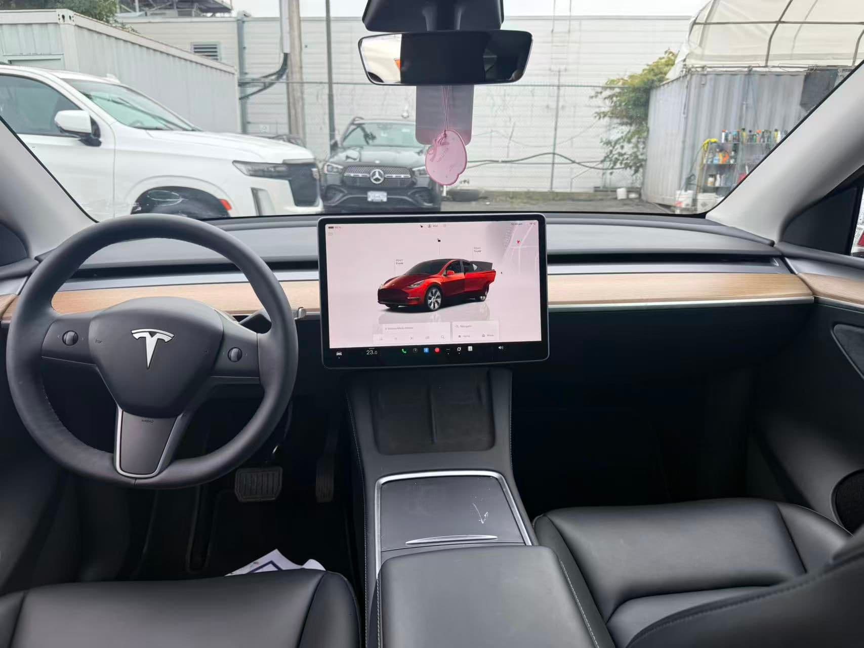 2023 Tesla Model Y RWD No Accident, BC Local, One Owner thumbnail 10