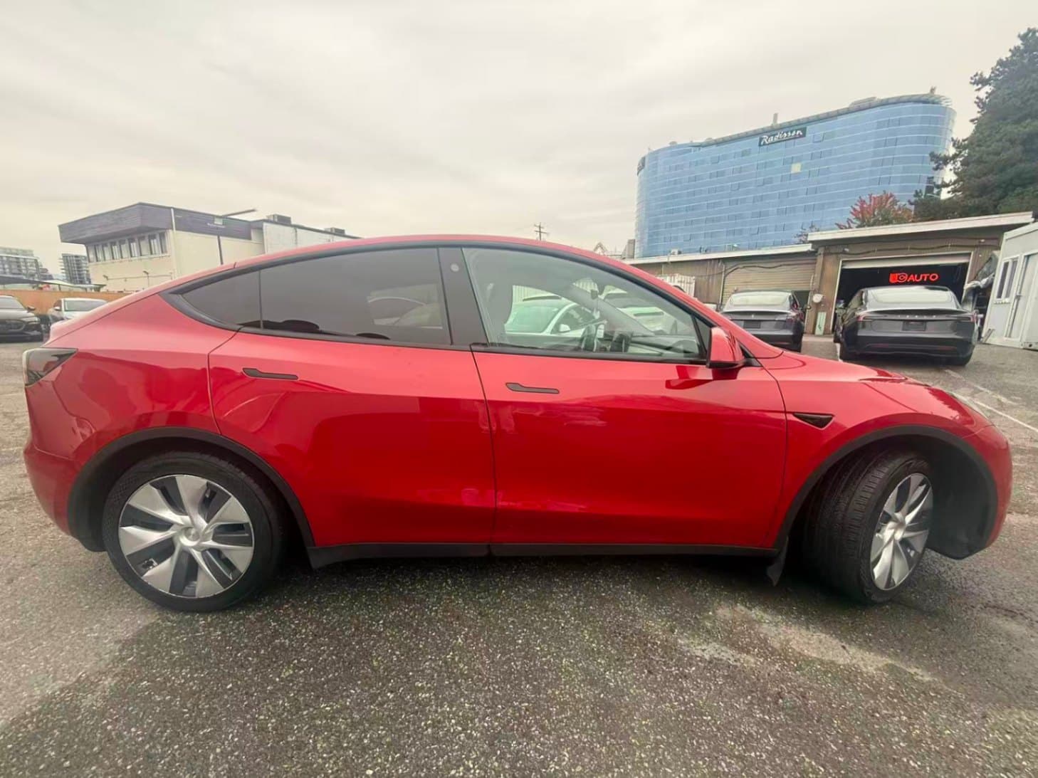 2023 Tesla Model Y RWD No Accident, BC Local, One Owner thumbnail 6