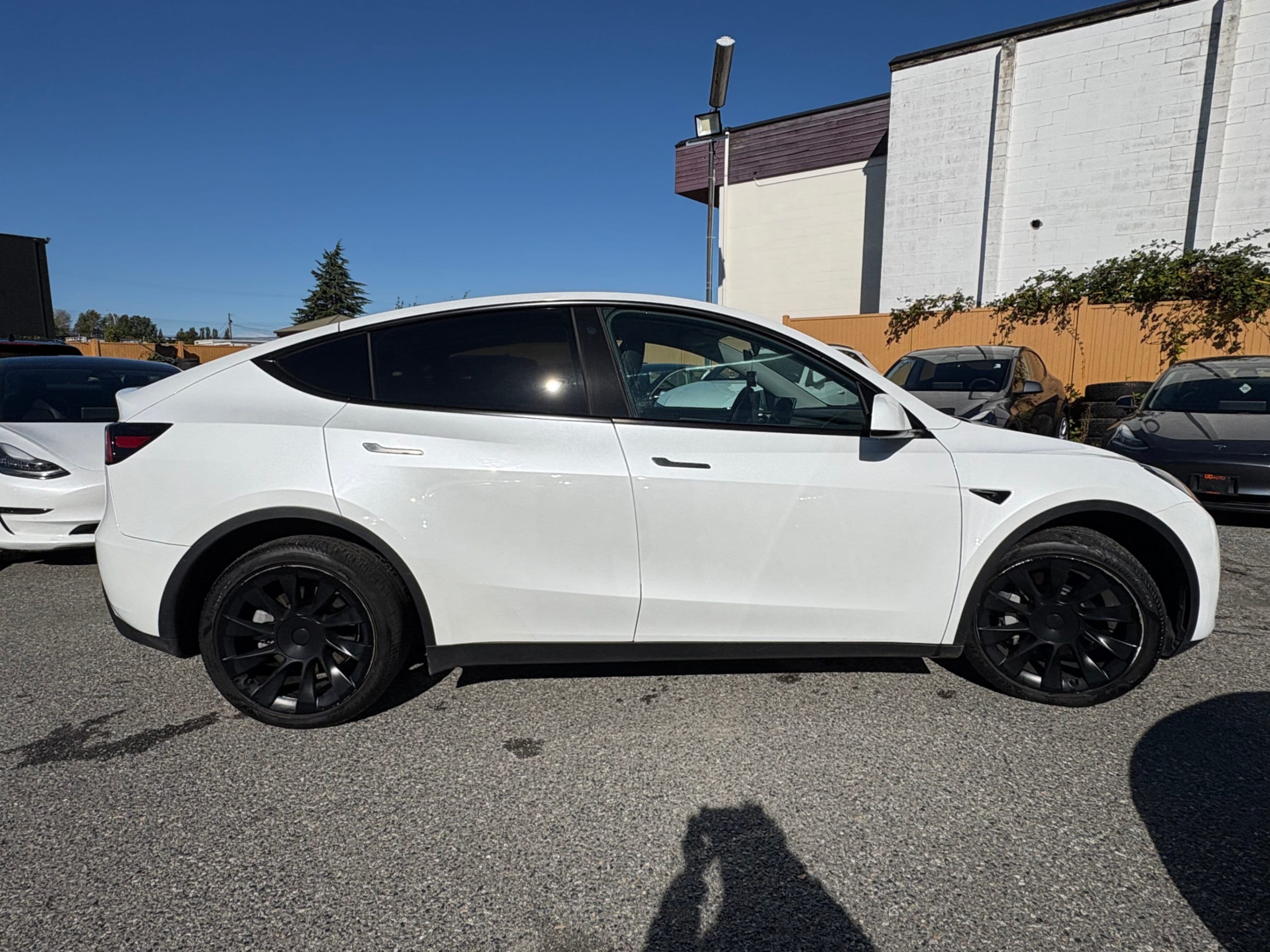 2023 Tesla Model Y Long Range AWD CLEAN TITLE/BC LOCAL CAR thumbnail 7