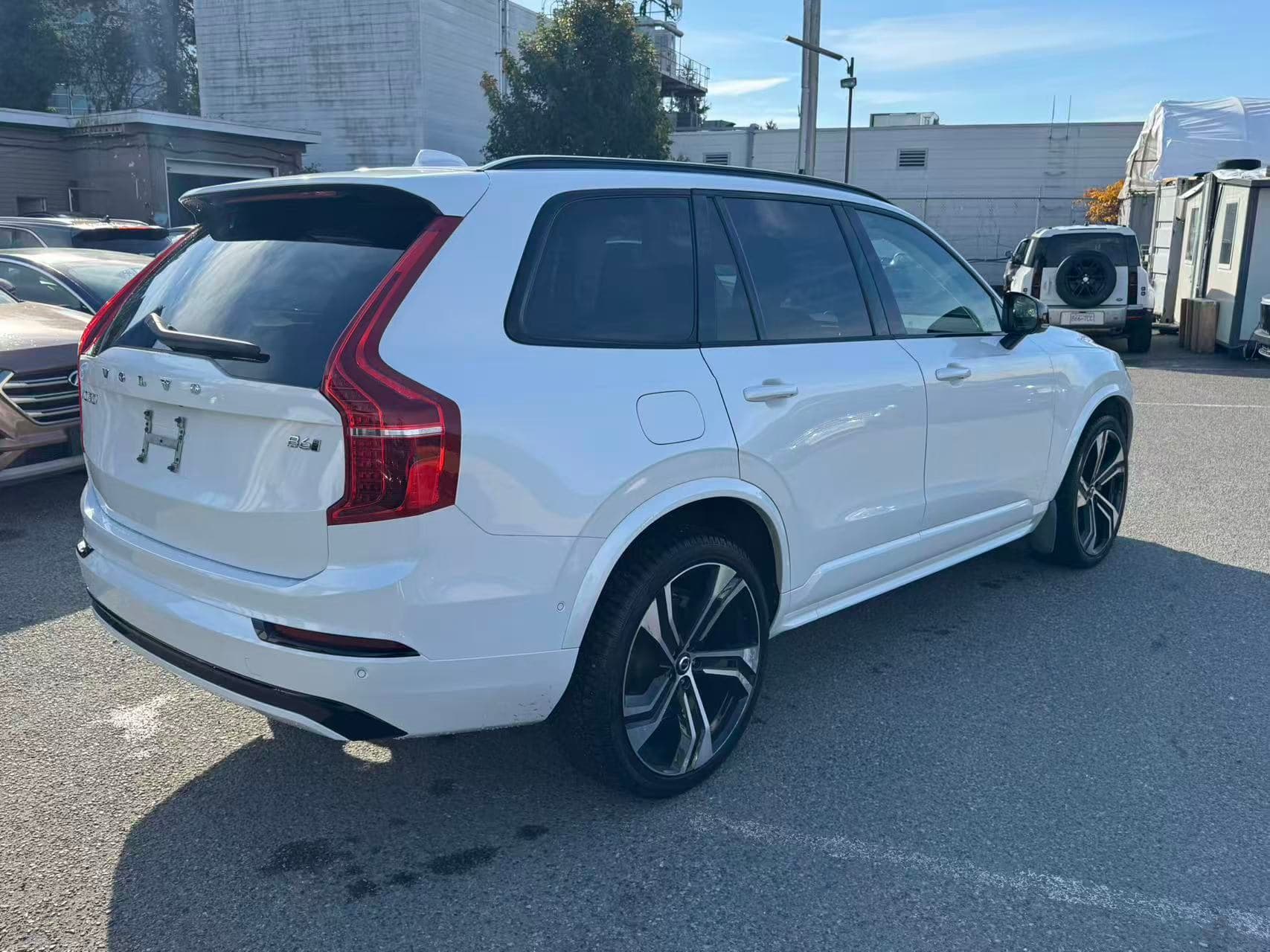 2023 Volvo XC90 Ultimate Dark Theme 7-Seater/ CLEAN TITLE/ EXTRA SET OF TIRE/ BOWER& WILKINS thumbnail 6