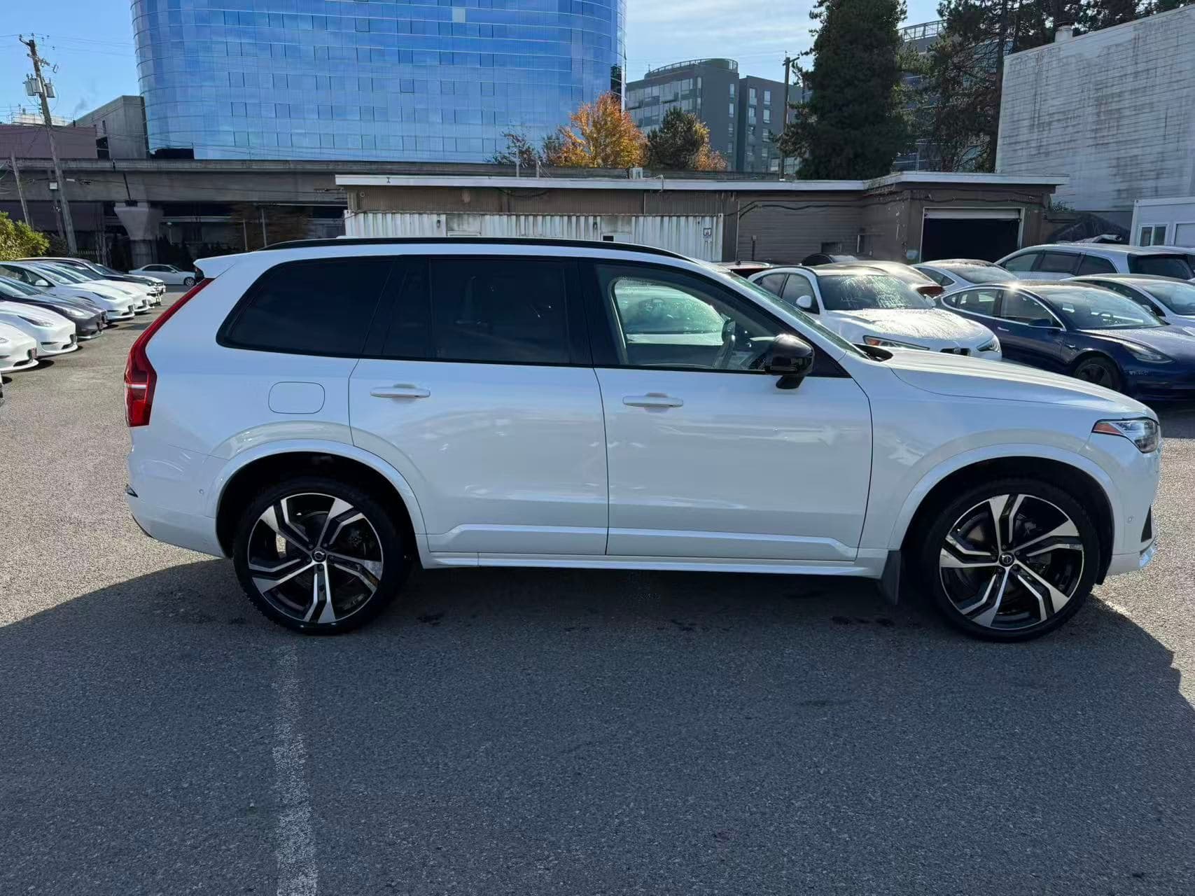 2023 Volvo XC90 Ultimate Dark Theme 7-Seater/ CLEAN TITLE/ EXTRA SET OF TIRE/ BOWER& WILKINS thumbnail 7