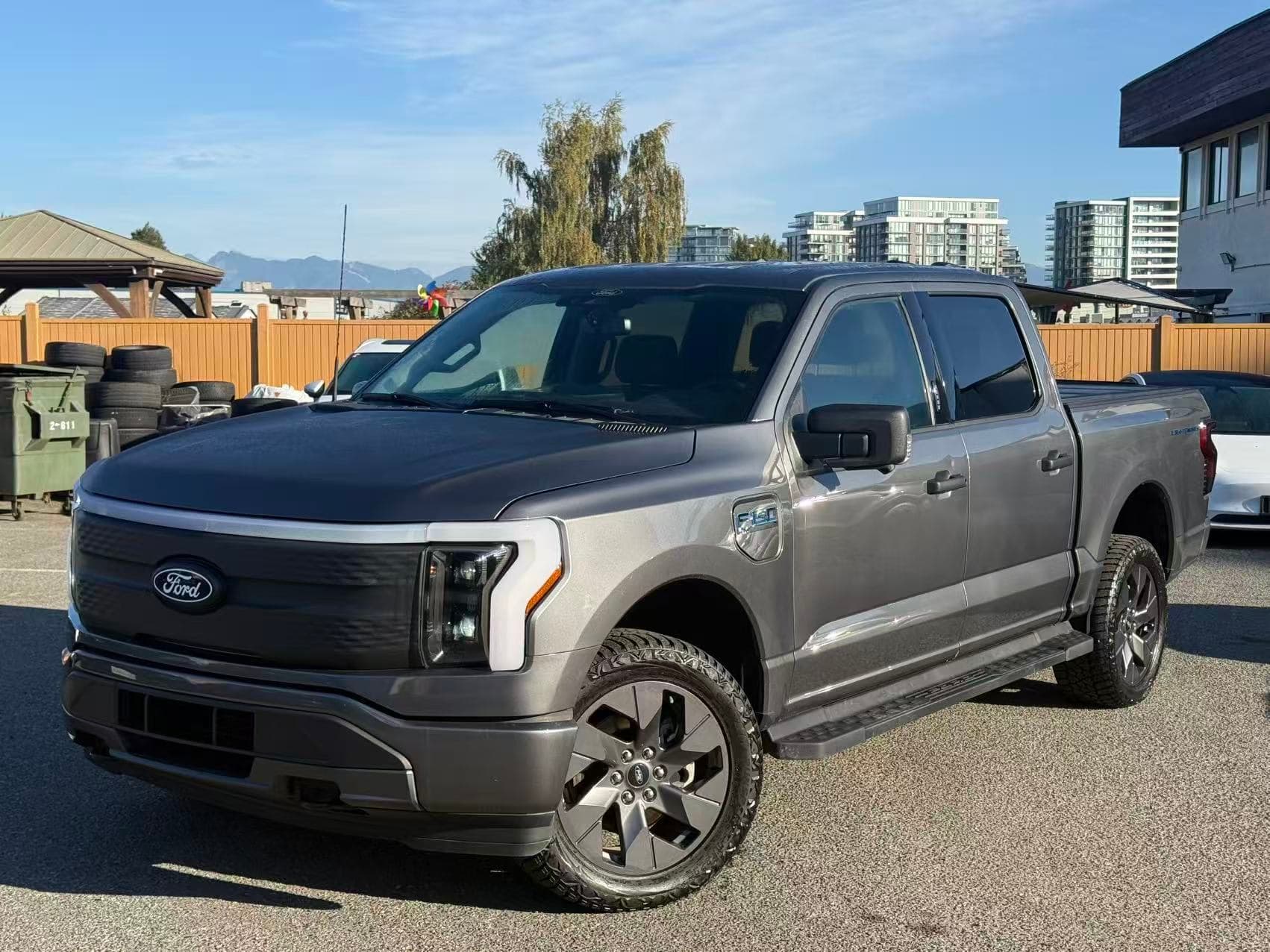 2024 Ford F-150 Lightning XLT 4WD SuperCrew 5.5' Box NO ACCIDENTS/BC LOCAL thumbnail 2