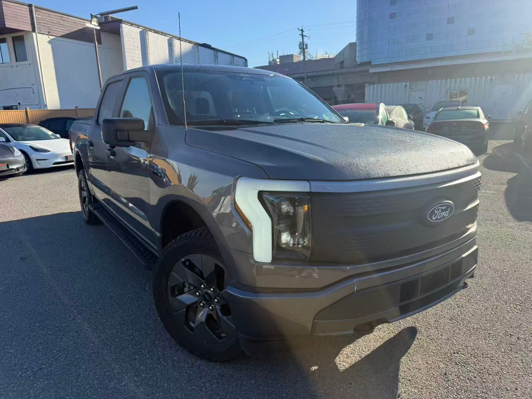2024 Ford F-150 Lightning XLT 4WD SuperCrew 5.5' Box NO ACCIDENTS/BC LOCAL thumbnail 4
