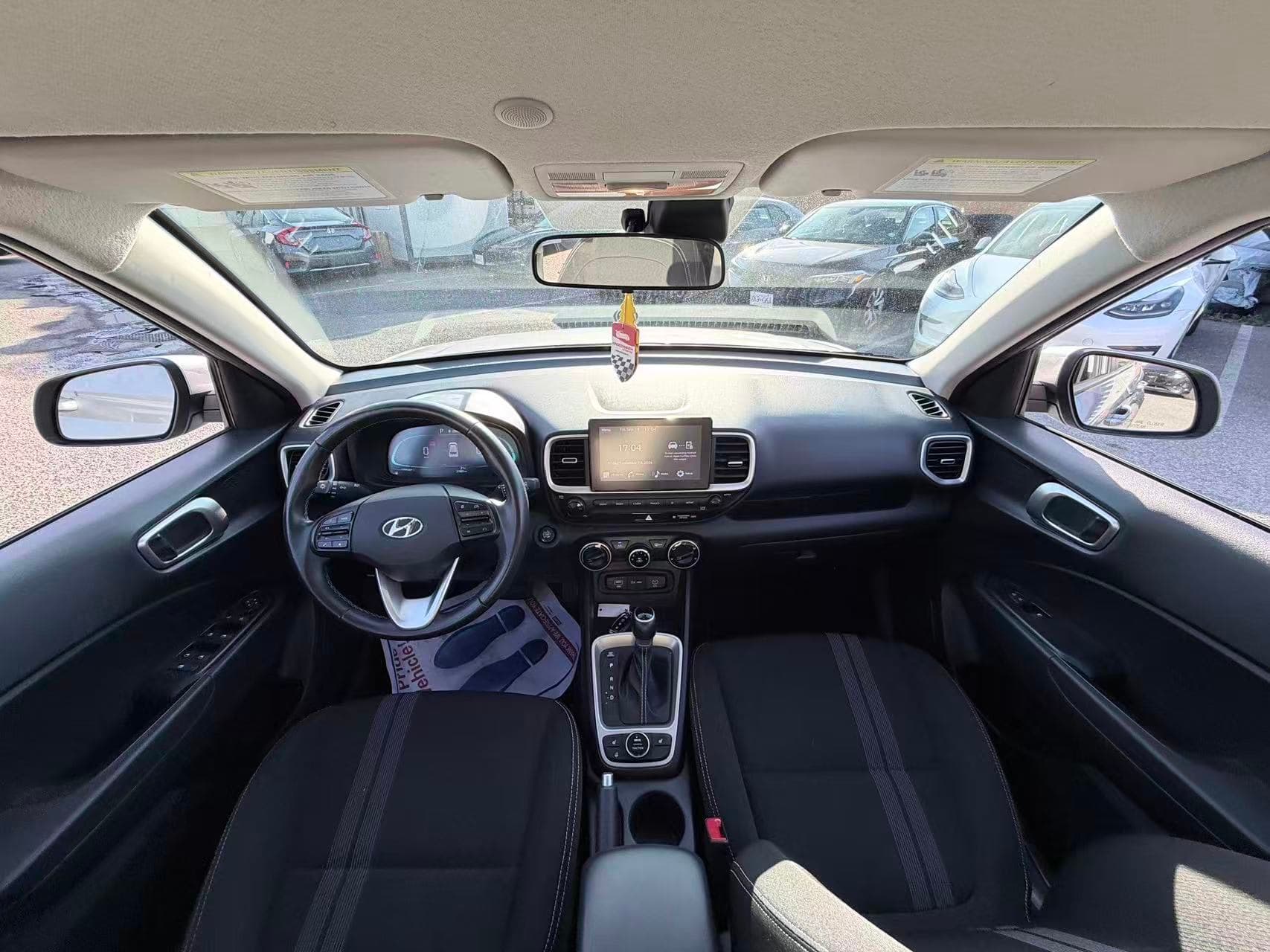 2024 Hyundai Venue Preferred IVT/ CLEAN TITLE/ BC LOCAL thumbnail 18