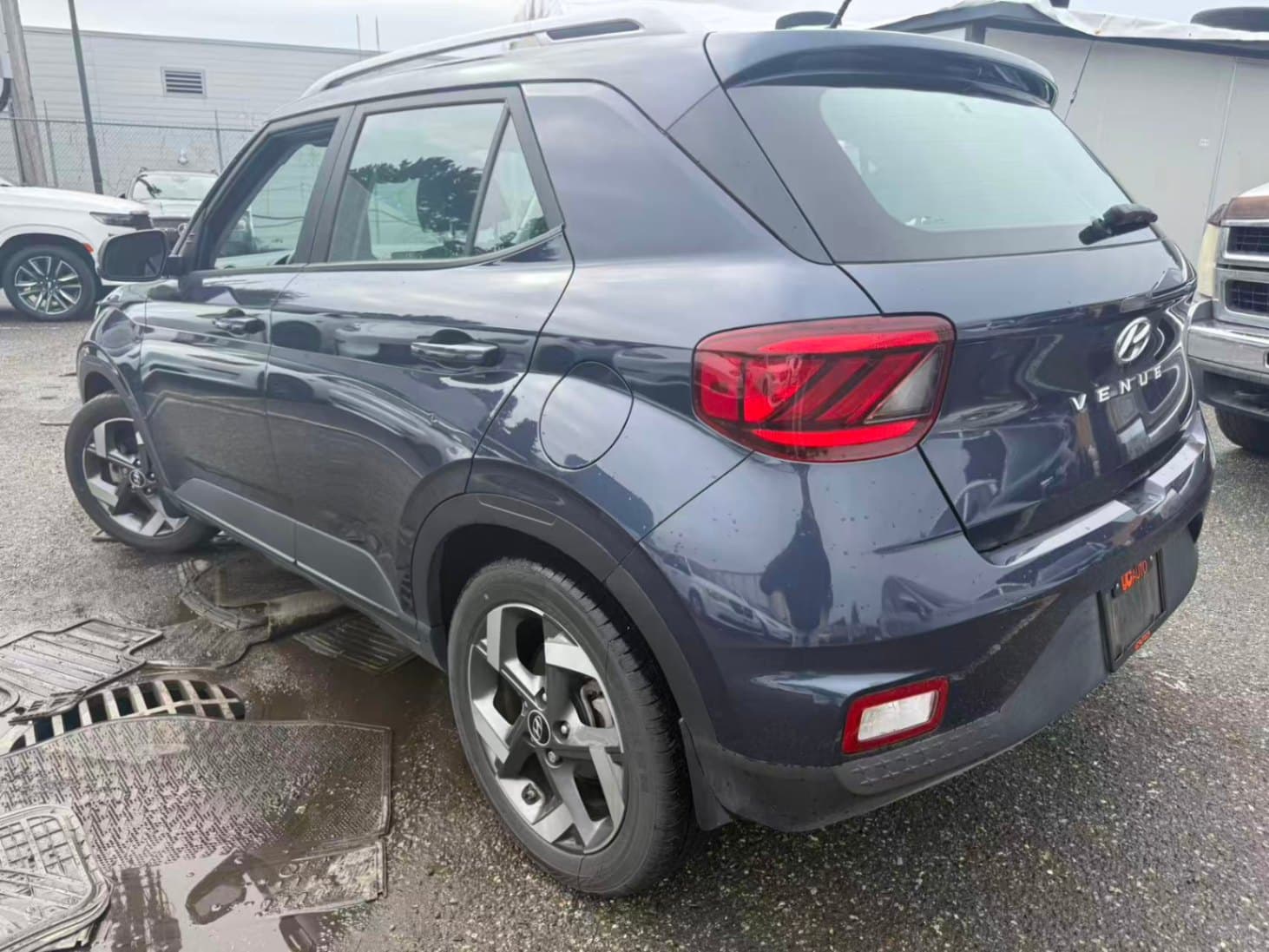 2024 Hyundai Venue Ultimate IVT w/Denim Interior thumbnail 4