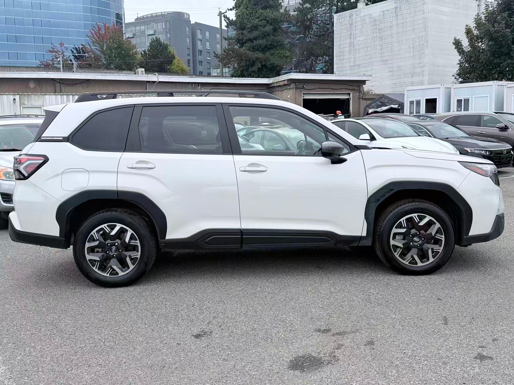 2025 Subaru Forester Touring AWD/ NO ACCIDENT/ BC LOCAL/ ONE OWNER thumbnail 4
