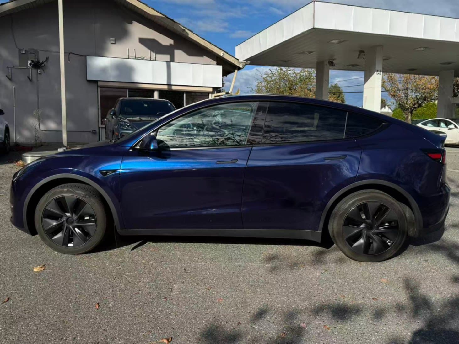 2025 Tesla Model Y Long Range AWD *Ltd Avail*HW4.0 No Accident, BC Local thumbnail 3